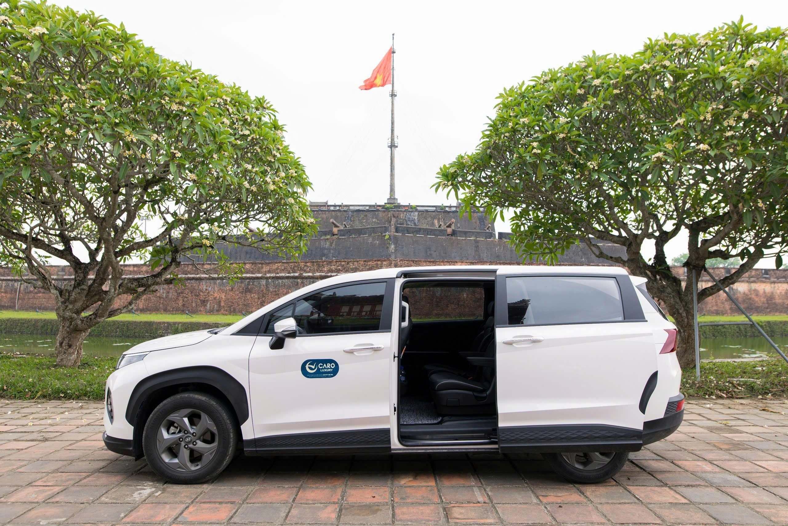 Travel in Style with Caro Luxury: The VIP 5-Seat Business Class Experience