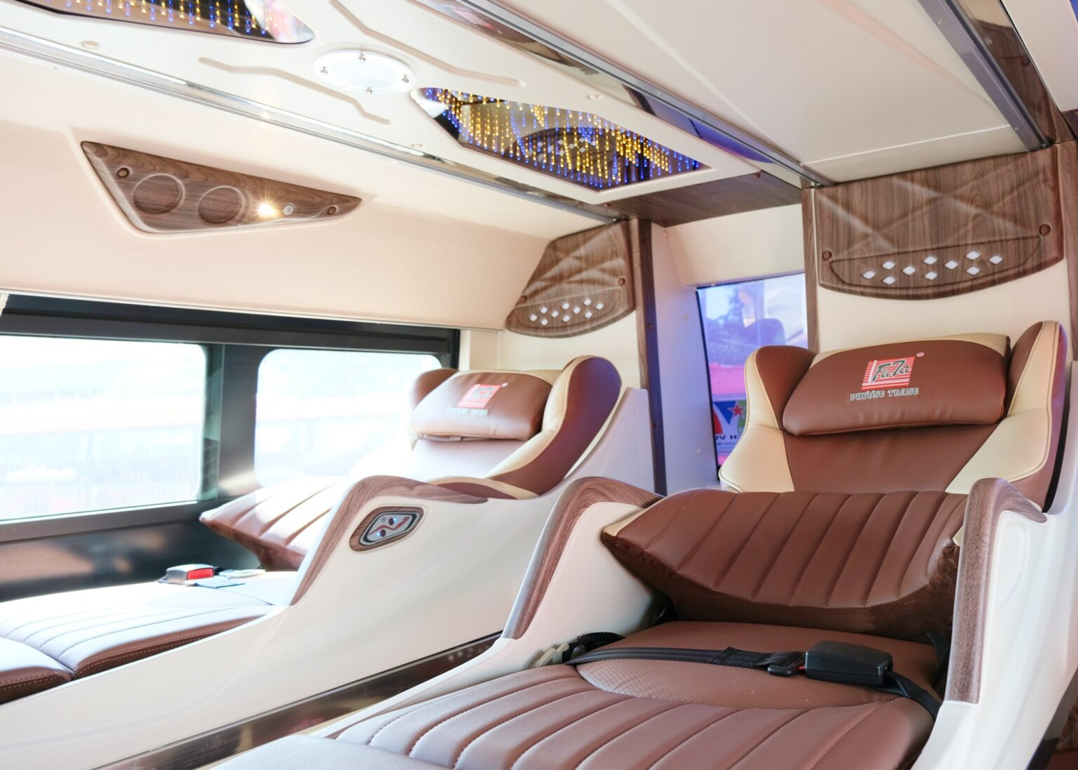 xe phương trang limousine