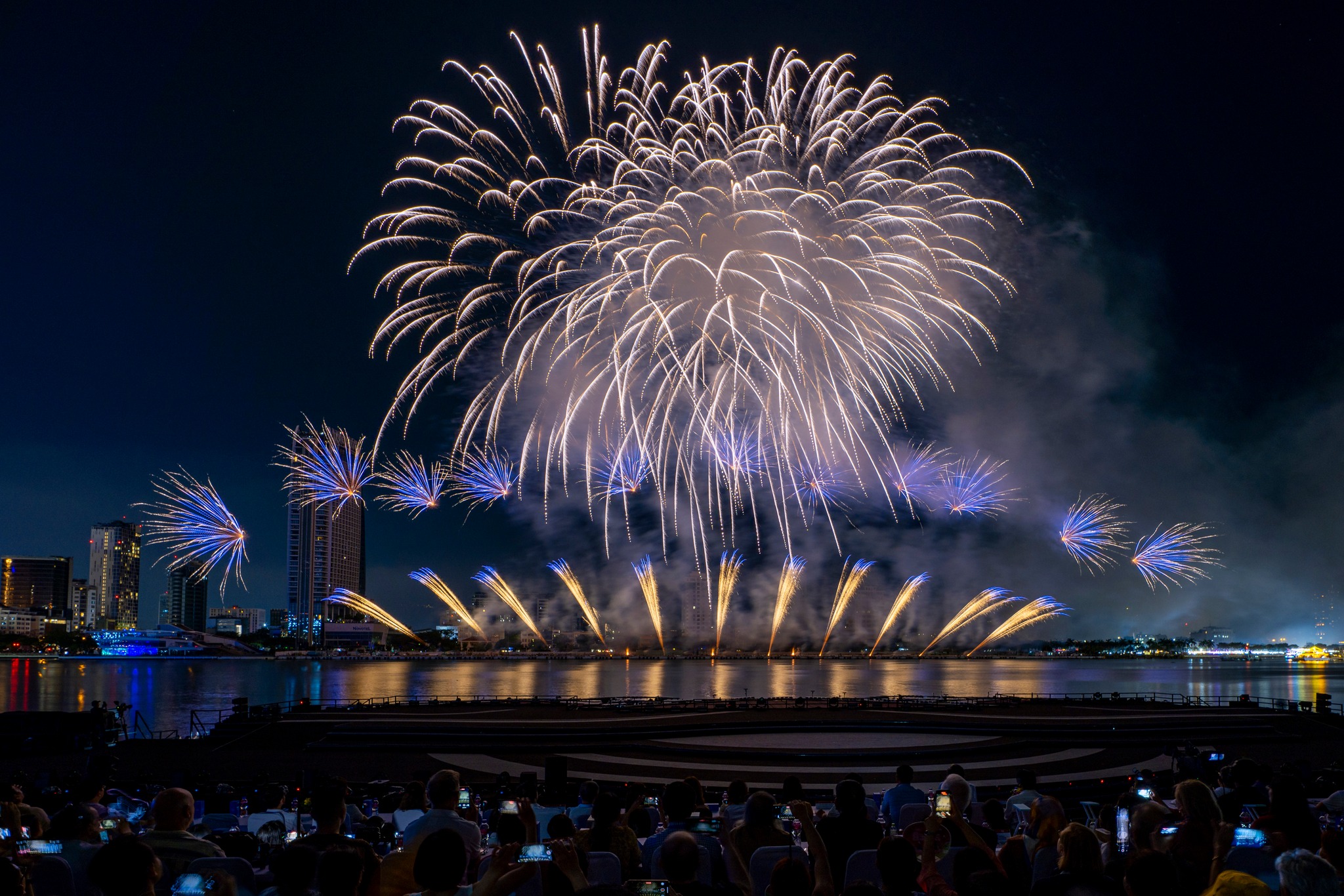 Top sleeper bus routes to Da Nang fireworks 2026 and the booking secrets